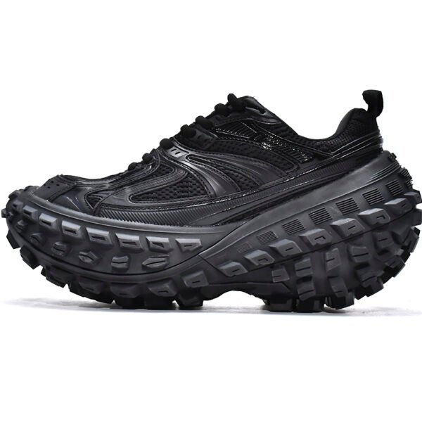 Balenciaga Defender Black 685613 W2RA6 1000