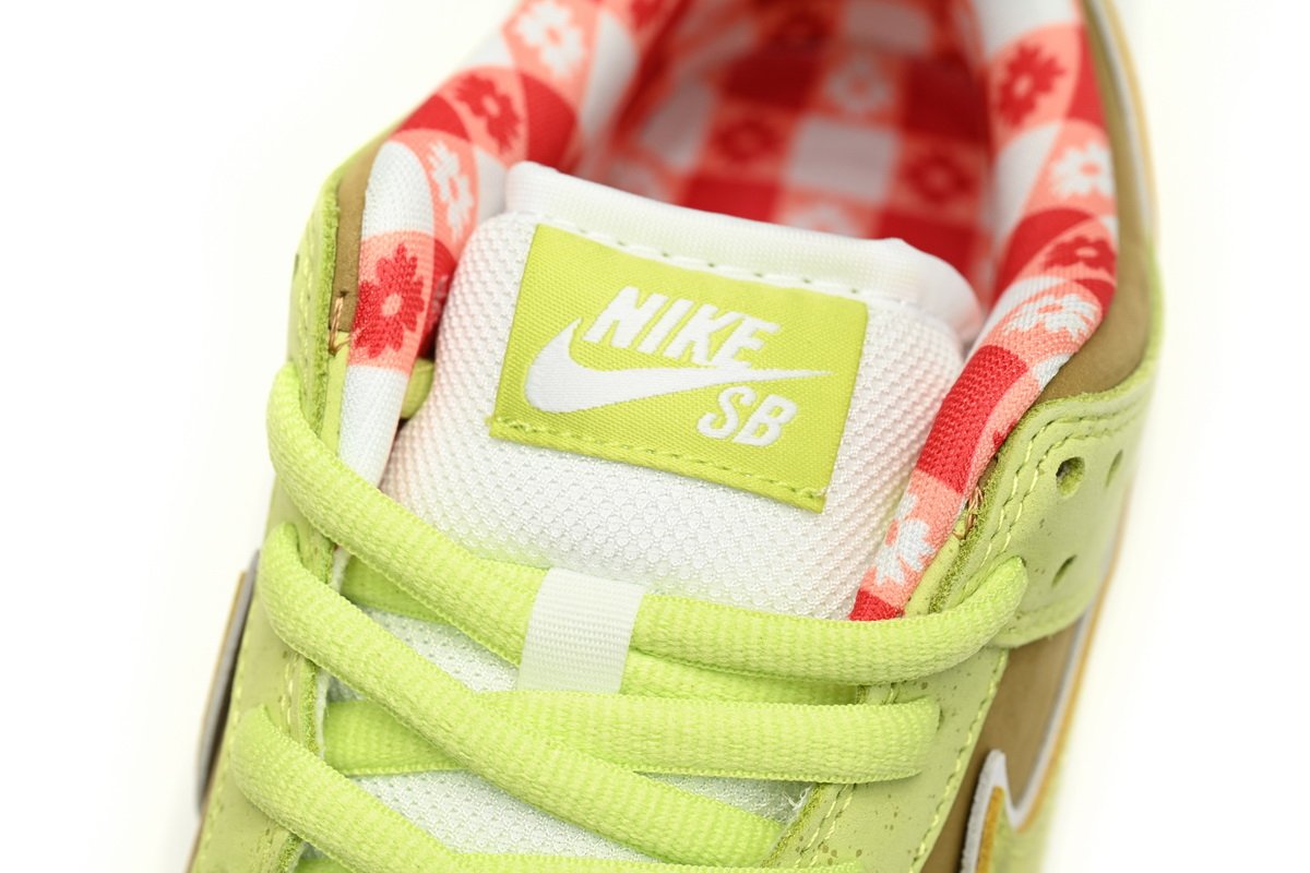 CONCEPTS × Nike Dunk SB Fluorescent Yellow Lobster BV1310-566 - Image 9