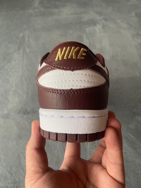 Supreme x Nike SB Dunk Low "Brown Stars” DH3228-103 - Image 8
