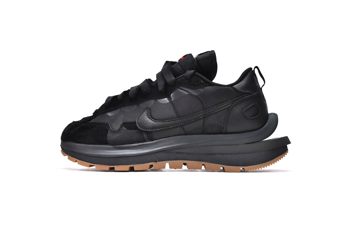 sacai_x_nike_vaporwaffle_black_and_gum_dd1875_001_17CF7511E821E Sacai x Nike Vaporfly Black and Gum DD1875-001 - Image 1