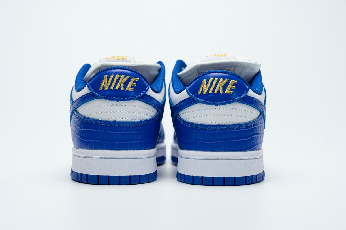 Supreme x Nike SB Dunk Low "Blue Stars” DH3228-100 - Image 3