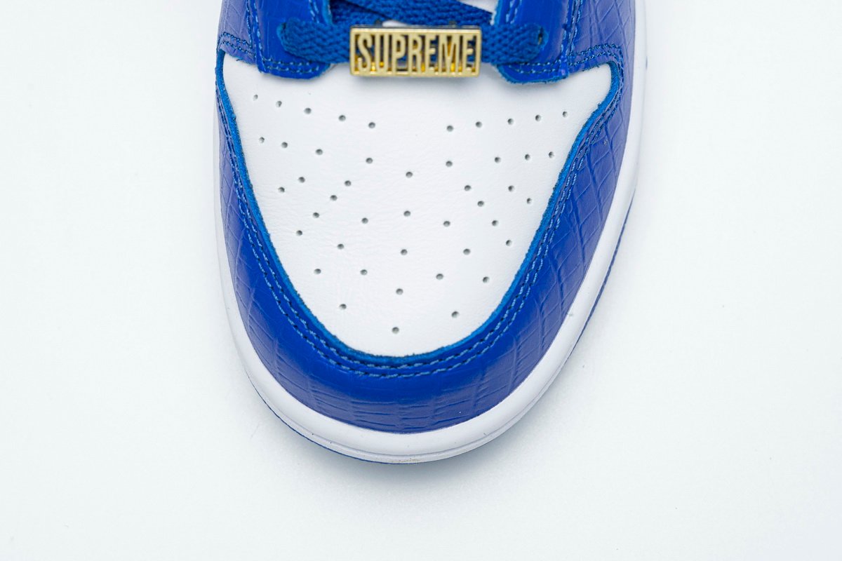 Supreme x Nike SB Dunk Low "Blue Stars” DH3228-100 - Image 8